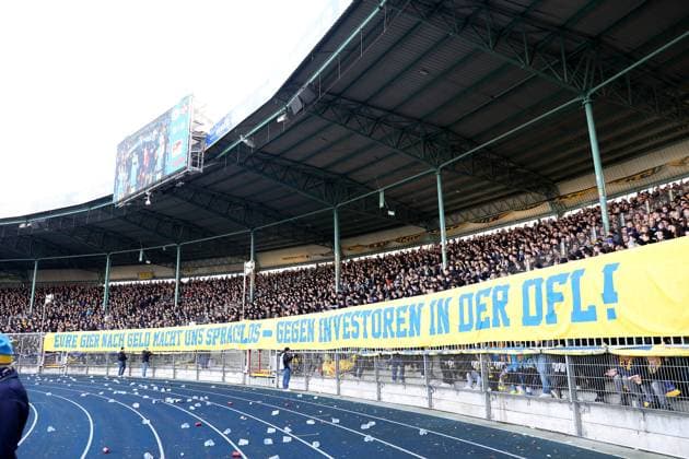 Braunschweig vs. Kaiserslautern, 2. BL Braunschweig, 17.12.2023, FUßBALL - Eintracht Braunschweig vs. 1. FC Kaiserslautern, 2. BL, Saison 2023 24. Eintracht Braunschweig Fan-Protest gegen DFL- Investoren Deal Braunschweig