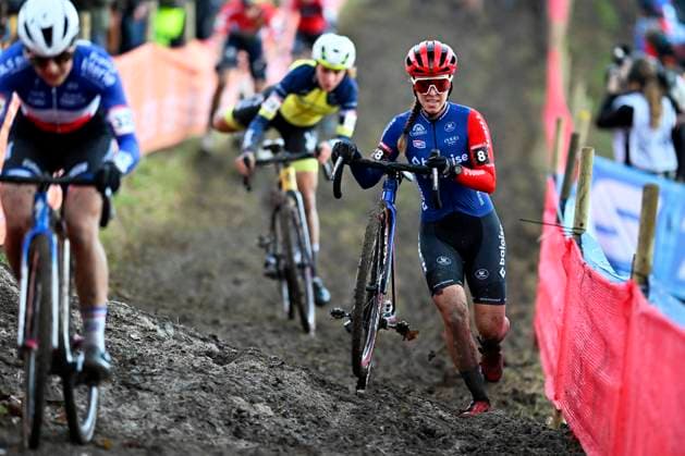Bilder des Jahres 2023, Sport 12 Dezember Sport Themen der Woche KW50 Sport Bilder des Tages UCI Cyclo-cross World Cup Namur NAMUR, BELGIUM - DECEMBER 17 : Van Anrooij Shirin (NED) of Baloise Trek Lions during the UCI Cyclo-cross World Cup Namur on December 17, 2023 in Namur, Belgium, 17 12 2023 Namur Belgium  Copyright: xBcsx