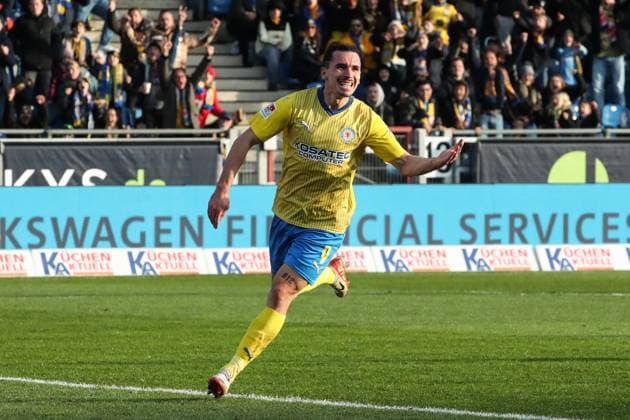 Torjubel - Torschütze Rayan Philippe (Eintracht Braunschweig,9) trifft zum 1-1 - 2. Fußball Bundesliga Saison 2023-2024 Eintracht Braunschweig vs. 1. FC Kaiserslautern im Eintracht Stadion in Braunschweig - Aktion,Fußball,Mann,Männer,Deutschland,17.12.2023