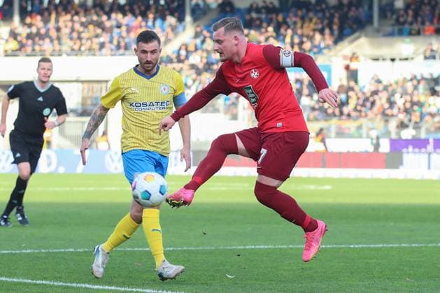 17.12.2023, xtgx, Fussball 2.Bundesliga, Eintracht Braunschweig - 1.FC Kaiserslautern emspor, v.l. Marlon Ritter (Kaiserslautern, 7) am Ball, plays the ball (DFL DFB REGULATIONS PROHIBIT ANY USE OF PHOTOGRAPHS as IMAGE SEQUENCES and or QUASI-VIDEO) Braunschweig