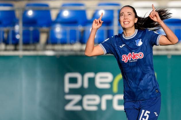 Sport Themen der Woche KW50 Torschützin Marta Cazalla Garcia (TSG, 15), Spielerin, Spielerinnen der TSG 1899 Hoffenheim, jubelt über das Tor zum 1:0, Jubel, jubeln, Torjubel, Torerfolg, celebrate the goal, goal, celebration, Jubel ueber das Tor, optimistisch, Spielszene, Highlight, Einzelbild, Action, Aktion, 17.12.2023, Sinsheim (Hoffenheim) (Deutschland), Fussball, Google Pixel Frauen-Bundesliga, TSG 1899 Hoffenheim - RB Leipzig *** Goalscorer Marta Cazalla Garcia TSG, 15 , player, player of TSG 1899 Hoffenheim, cheers about the goal to 1 0, cheer, cheer, goal celebration, celebrate the goal, goal, celebration, optimistic, game scene, highlight, single picture, action, action, 17 12 2023, Sinsheim Hoffenheim Germany , Football, Google Pixel Women Bundesliga, TSG 1899 Hoffenheim RB Leipzig xozx