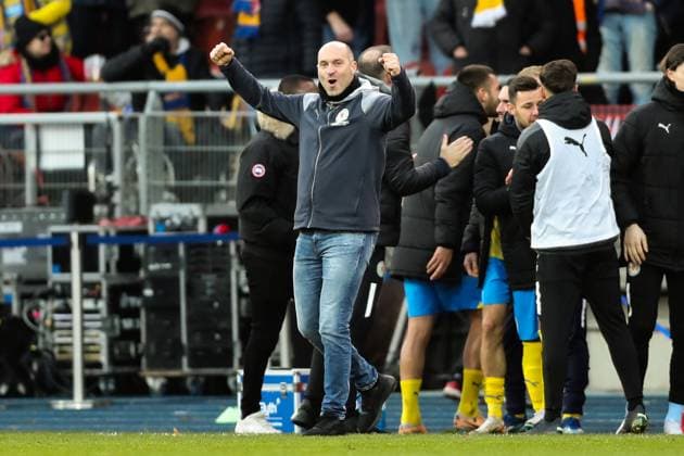 Trainer Daniel Scherning (Eintracht Braunschweig) jubelt zum Schlusspfiff - 2. Fußball Bundesliga Saison 2023-2024 Eintracht Braunschweig vs. 1. FC Kaiserslautern im Eintracht Stadion in Braunschweig - Fußball,Mann,Männer,Deutschland,17.12.2023