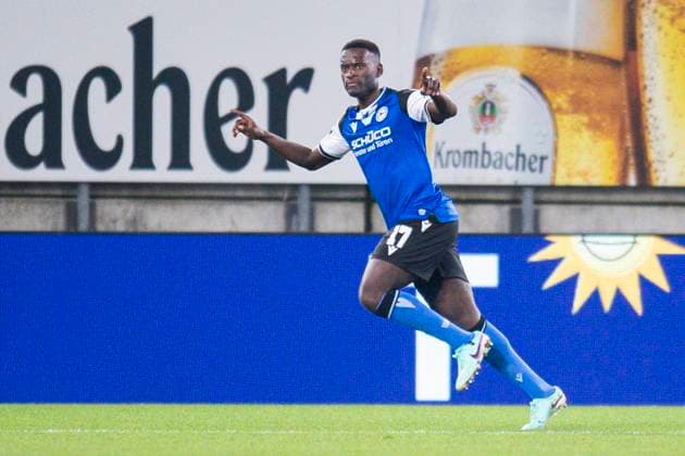 17.12.2023 - Fußball, 2023 2024, 3. Liga, 19. Spieltag, DSC Arminia Bielefeld - TSV 1860 München: Merveille Biankadi (Bielefeld) jubelt nach seinem Tor zum 1:0 DFB REGULATIONS PROHIBIT ANY USE OF PHOTOGRAPHS AS IMAGE SEQUENCES AND OR QUASI-VIDEO. Bielefeld Nordrhein-Westfalen Deutschland Schüco-Arena