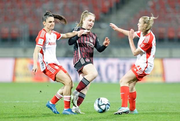 17.12.2023 - Fussball - Saison 2023 2024 - 1. Frauen - Fussball - Bundesliga - 10. Spieltag: 1. FC Nürnberg FCN ( Club ) - FC Bayern München FCB - Sportfoto Zink DaMa - xdaxmax - Jovana Damnjanovic (9, FC Bayern München FCB ) Madeleine Steck (28, 1. FC Nürnberg FCN ) Georgia Stanway (31, FC Bayern München FCB )