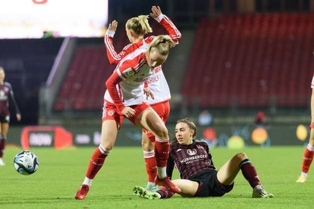 Franziska Kett (20 FC Bayern Munich), Lea Schueller (11 FC Bayern Munich), and Rebekka Salfelder (15 1. FC Nuremberg) during the Google Pixel Frauen-Bundesliga match between 1. FC Nuremberg and FC Bayern Munich at Max-Morlock-Stadium, Nuremberg, Germany. (Sven Beyrich SPP) Copyright: xSvenxBeyrich SPPx spp-en-SvBe-20231217-D75_9234