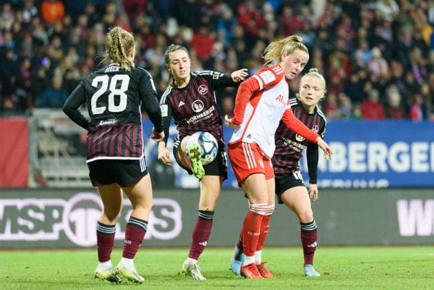 Rebekka Salfelder (15 1. FC Nuremberg), Madeleine Steck (28 1. FC Nuremberg) and Franziska Kett (20 FC Bayern Munich) during the Google Pixel Frauen-Bundesliga match between 1. FC Nuremberg and FC Bayern Munich at Max-Morlock-Stadium, Nuremberg, Germany. (Sven Beyrich SPP) Copyright: xSvenxBeyrich SPPx spp-en-SvBe-20231217-D75_9251