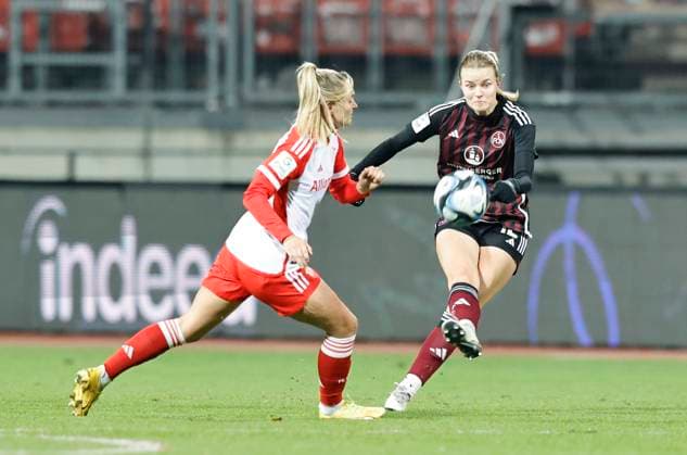 17.12.2023 - Fussball - Saison 2023 2024 - 1. Frauen - Fussball - Bundesliga - 10. Spieltag: 1. FC Nürnberg FCN ( Club ) - FC Bayern München FCB - Sportfoto Zink DaMa - xdaxmax - Samantha Kerr (26, FC Bayern München FCB ) Amelie Thöle Thoele (12, 1. FC Nürnberg FCN )