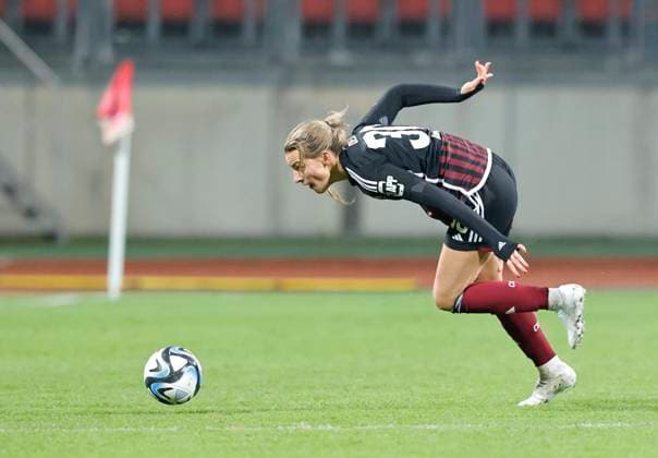 17.12.2023 - Fussball - Saison 2023 2024 - 1. Frauen - Fussball - Bundesliga - 10. Spieltag: 1. FC Nürnberg FCN ( Club ) - FC Bayern München FCB - Sportfoto Zink DaMa - xdaxmax - Medina Desic (30, 1. FC Nürnberg FCN )