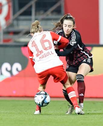 17.12.2023 - Fussball - Saison 2023 2024 - 1. Frauen - Fussball - Bundesliga - 10. Spieltag: 1. FC Nürnberg FCN ( Club ) - FC Bayern München FCB - Sportfoto Zink DaMa - xdaxmax - Lina Magull (16, FC Bayern München FCB ) Rebekka Salfelder (15, 1. FC Nürnberg FCN )