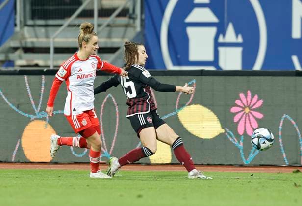 17.12.2023 - Fussball - Saison 2023 2024 - 1. Frauen - Fussball - Bundesliga - 10. Spieltag: 1. FC Nürnberg FCN ( Club ) - FC Bayern München FCB - Sportfoto Zink DaMa - xdaxmax - Lina Magull (16, FC Bayern München FCB ) Rebekka Salfelder (15, 1. FC Nürnberg FCN )