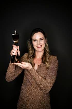 Bilder des Jahres 2023, Sport 12 Dezember Sport Themen der Woche KW50 Sport Bilder des Tages Sportler des Jahres 2023 Denise Herrmann-Wick posiert nach der Auszeichnung zur Â«Sportlerin des Jahres 2023Â» mit ihrer Trophäe. Baden-Baden Kurhaus Baden-Württemberg Deutschland *** Sportswoman of the Year 2023 Denise Herrmann Wick poses with her trophy after receiving the Sportswoman of the Year 2023 award Baden Baden Kurhaus Baden Württemberg Germany