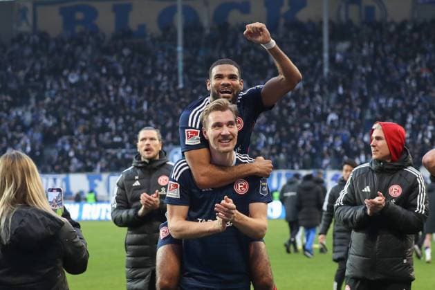 16.12.2023, xgox, Fussball 2.Bundesliga, 1.FC Magdeburg - Fortuna Duesseldorf emspor, v.l. Vincent Vermeij (Duesseldorf, 9), Jamil Siebert (Duesseldorf, 20) Jubel ueber den Sieg, Jubel nach Spielende (DFL DFB REGULATIONS PROHIBIT ANY USE OF PHOTOGRAPHS as IMAGE SEQUENCES and or QUASI-VIDEO) Magdeburg *** 16 12 2023, xgox, Fußball 2 Bundesliga, 1 FC Magdeburg Fortuna Duesseldorf emspor, v l Vincent Vermeij Duesseldorf, 9 , Jamil Siebert Duesseldorf, 20 Jubel über den Sieg, Jubel nach Spielende DFL DFB REGULATIONS PROHIBIT ANY USE OF PHOTOGRAPHS as IMAGE SEQUENCES and or QUASI VIDEO Magdeburg
