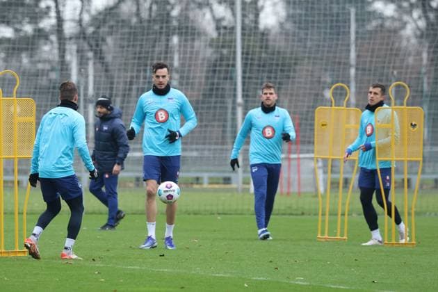 DEU, DFL, 1. FBL Hertha BSC, Training, PK, 18.12.2023, Sportforum, Berlin, DEU, DFL, 1. FBL Hertha BSC, Training, PK, im Bild Haris Tabakovic (Hertha BSC Berlin 25), Peter Pekarik (Hertha BSC Berlin 2), Florian Niederlechner (Hertha BSC Berlin 7), Marc-Oliver Kempf (Hertha BSC Berlin 20) DFL - regulations prohibit any use of Photographs as image sequences and or quasi-video Foto: Juergen Engler nordphoto GmbH
