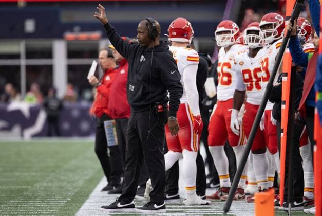 FOXBOROUGH, MA - DECEMBER 17: ansas City Chiefs defensive backs coach Dave Merritt during a game between the New England Patriots and the Kansas City Chiefs on December 17, 2023, at Gillette Stadium in Foxborough, Massachusetts. (Photo by Fred Kfoury III Icon Sportswire) NFL, American Football Herren, USA DEC 17 Chiefs at Patriots EDITORIAL USE ONLY Icon482231217199