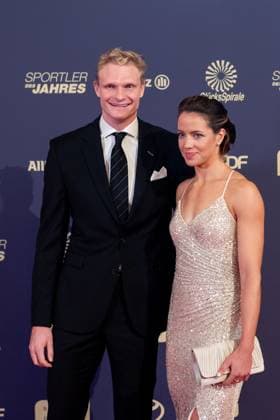 Oliver Zeidler (Rudern), Sofia Meakin (Ruderin, Schweiz) auf dem roten Teppich, GER, Sportler des Jahres 2023, Gala im Kurhaus Baden Baden, 17.12.2023 GER, Sportler des Jahres 2023, Gala im Kurhaus Baden Baden, 17.12.2023 Baden Baden *** Oliver Zeidler Rowing , Sofia Meakin Rowing, Switzerland on the red carpet, GER, Sportsman of the Year 2023, Gala at Kurhaus Baden Baden, 17 12 2023 GER, Sportsman of the Year 2023, Gala at Kurhaus Baden Baden, 17 12 2023 Baden Baden Copyright: xEibner-Pressefoto Memmlerx EP_MMR