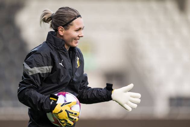 231219 Goalkeeper Jennifer Falk of Häcken during a training session with Häcken on December 19, 2023 in Gothenburg. Photo: Mathias Bergeld BILDBYRAN kod MB MB0809 fotboll football soccer fotball champions league träning practice training häcken press conference, PK, Pressekonferenz dam bbeng Copyright: MATHIASxBERGELD BB231219MB010