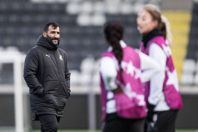 231219 Head coach Mak Lind of Häcken during a training session with Häcken on December 19, 2023 in Gothenburg. Photo: Mathias Bergeld BILDBYRAN kod MB MB0809 fotboll football soccer fotball champions league träning practice training häcken press conference, PK, Pressekonferenz dam bbeng Copyright: MATHIASxBERGELD BB231219MB027