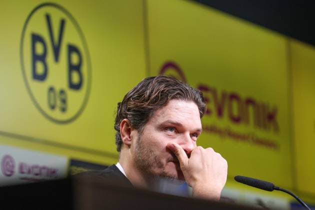 Sport Themen der Woche KW51 Sport Bilder des Tages 1. Bundesliga - Borussia Dortmund - 1. FSV Mainz 05 am 19.12.2023 im Signal Iduna Park in Dortmund Trainer Edin Terzic (Dortmund) nachdenklich bei der Pressekonferenz *** 1 Bundesliga Borussia Dortmund 1 FSV Mainz 05 on 19 12 2023 at Signal Iduna Park in Dortmund Coach Edin Terzic Dortmund thoughtful at the press conference MH