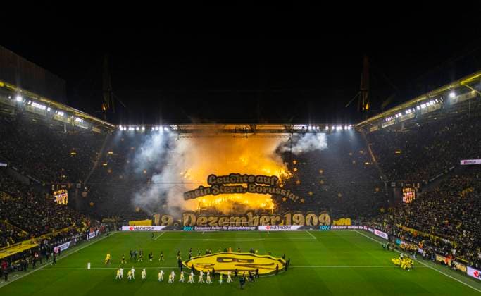 Sport Bilder des Tages Dortmund, Germany. 19th Dec 2023. Choreo BVB BVB Fans feiern den 114 Geburtstag von Borussia Dortmund Spruchband Leuchte auf mein Stern Borussia Borussia Dortmund - FSV Mainz 05 19.12.2023 *** Dortmund, Germany 19th Dec 2023 Choreo BVB BVB fans celebrate the 114th birthday of Borussia Dortmund banner Shine on my star Borussia Borussia Dortmund FSV Mainz 05 19 12 2023