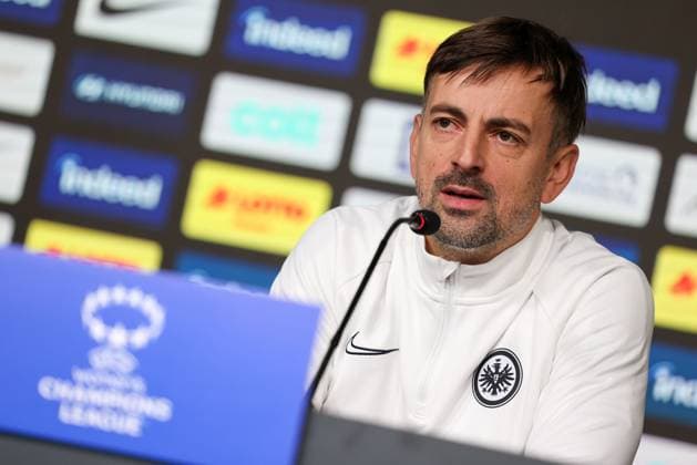 20.12.2023 Pressekonferenz Eintracht Frankfurt mit Cheftrainer Niko Arnautis und Laura Freigang v.l., Cheftrainer Niko Arnautis zuversichtlich Copyright: JoaquimxFerreira