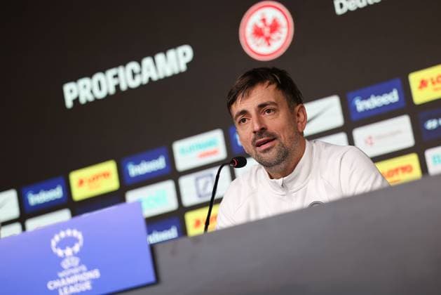 20.12.2023 Pressekonferenz Eintracht Frankfurt mit Cheftrainer Niko Arnautis und Laura Freigang v.l., Cheftrainer Niko Arnautis zuversichtlich Copyright: JoaquimxFerreira