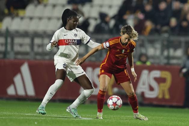 UEFA women™s Champions League Group C AS Roma vs Paris Saint-Germain Football Club Thiniba Samoura of Paris Saint-Germain challenges for the ball with Valentina Giacinti of Roma during UEFA women™s Champions League Group C match between AS Roma vs Paris Saint-Germain Football Club at tre fontane stadium, Rome, December 20, 2023. ABPH5664 Copyright: xAntonioxBalascox