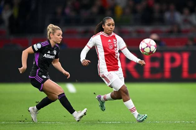 AMSTERDAM - (l-r) Linda Dalmann of FC Bayern Munchen, Ashleigh Weerden of Ajax during the UEFA Women s Champions League Group C match between Ajax Amsterdam and FC Bayern Munchen at the Johan Cruijff ArenA on December 20, 2023 in Amsterdam, Netherlands. ANP UEFA Women s Champions League 2023 24 2023 2024 xVIxANPxSportx xxANPxIVx 486784754 originalFilename: 486784754.jpg