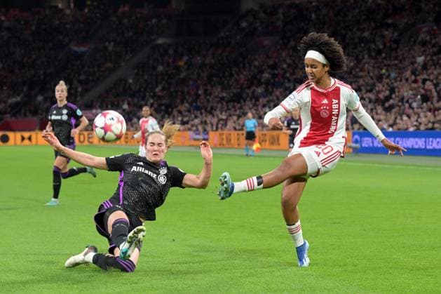AMSTERDAM - (l-r) Sydney Lohmann of FC Bayern Munchen, Lily Yohannes of Ajax during the UEFA Women s Champions League Group C match between Ajax Amsterdam and FC Bayern Munchen at the Johan Cruijff ArenA on December 20, 2023 in Amsterdam, Netherlands. ANP UEFA Women s Champions League 2023 24 2023 2024 xVIxANPxSportx xxANPxIVx 486784926 originalFilename: 486784926.jpg