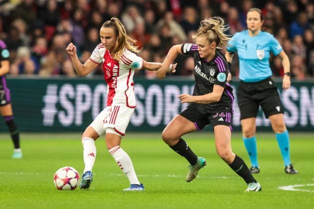 AMSTERDAM, 20-12-2023 ,Johan Cruijff Arena, UEFA Womens Champions League, Ajax - Bayern Munchen (women) , season 2022 2023, during the match Ajax - Bayern Munchen (women), Ajax player Rosa van Gool, Bayern Munchen player Lea Schuller Ajax - Bayern Munchen (women)  x23596963x Copyright: