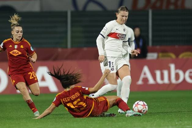 UEFA women™s Champions League Group C AS Roma vs Paris Saint-Germain Football Club Clare Hunt of Paris Saint-Germain challenges for the ball with Annamaria Serturini during UEFA women™s Champions League Group C match between AS Roma vs Paris Saint-Germain Football Club at tre fontane stadium, Rome, December 20, 2023. ABPH6115 Copyright: xAntonioxBalascox