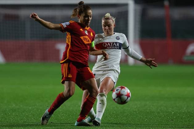 UEFA Champions League Women football match - Roma vs Paris Saint-Germain Rome, Italy 20.12.2023:Manuela Giugliano (Roma), Groenen of PSG in action during the UEFA WOMENÃ¢& x80;& x99;s CHAMPIONS League 2023-2024 football match AS ROMA vs Paris Saint-Germain at tre fontane stadium in Rome. Rome Italy  Copyright: xIPAxSport ABACAx