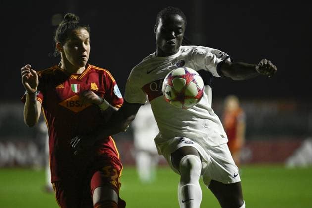 Elena Linari of A.S. Roma Women and Sandy Baltimore of Paris Saint-Germain during the day 4 Group C of the UEFA Women s Champions League between A.S. Roma vs Paris Saint-Germain, 20 December 2023 at the Stadio Tre Fontane in Rome, Italy.  Copyright: xDomenicoxCippitelli IPAxSportx x xx IPA_42338952 IPA_Agency_IPA42338952