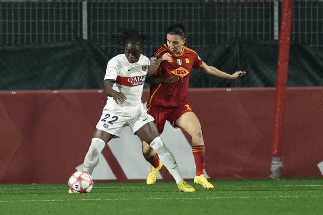 UEFA women™s Champions League Group C AS Roma vs Paris Saint-Germain Football Club Tabitha Chawinga of Paris Saint-Germain challenges for the ball with Lucia Di Guglielmo of Roma during UEFA women™s Champions League Group C match between AS Roma vs Paris Saint-Germain Football Club at tre fontane stadium, Rome, December 20, 2023. ABPH6960 Copyright: xAntonioxBalascox