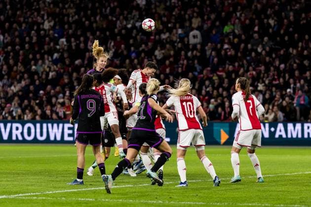 UEFA Women’s Champions League: AFC Ajax - FC Bayern München; 20.12.2023 Kopfball Glodis Perla Viggosdottir (FC Bayern München, 4) UEFA Women’s Champions League: AFC Ajax - FC Bayern München, Amsterdam, Johan Cruijff ArenA am 20.12.2023 DFB REGULATIONS PROHIBIT ANY USE OF PHOTOGRAPHS AS IMAGE SEQUENCES AND OR QUASI-VIDEO. Copyright: xBEAUTIFULxSPORTS Wunderlx