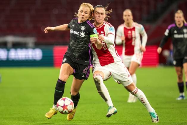 AMSTERDAM, 20-12-2023 ,Johan Cruijff Arena, UEFA Womens Champions League, Ajax - Bayern Munchen (women) , season 2022 2023, during the match Ajax - Bayern Munchen (women), Bayern Munchen player Glodis Viggosdottir, Ajax player Romee Leuchter Ajax - Bayern Munchen (women)  x23598092x Copyright: