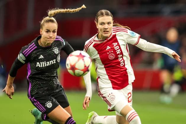 Sport Themen der Woche KW51 Sport Bilder des Tages AMSTERDAM, 20-12-2023 ,Johan Cruijff Arena, UEFA Womens Champions League, Ajax - Bayern Munchen (women) , season 2022 2023, during the match Ajax - Bayern Munchen (women), Bayern Munchen player Giulia Gwinn, Ajax player Lotte Keukelaar Ajax - Bayern Munchen (women)  x23598268x Copyright: