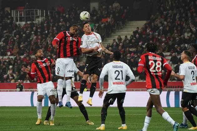 Pablo Rosario (OGC Nice) - Florian Sotoca (RC Lens) FOOTBALL : OGC Nice vs RC Lens - Ligue 1 Uber Eats - Nice - 20 12 2023 NorbertScanella Panoramic 
