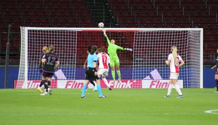20.12.2023, xgrfx, Fussball UEFA Womens Champions League , Ajax Amsterdam - FC Bayern München emspor, v.l. Maria Luisa Grohs (FC Bayern München) (DFL DFB REGULATIONS PROHIBIT ANY USE OF PHOTOGRAPHS as IMAGE SEQUENCES and or QUASI-VIDEO) Amsterdam