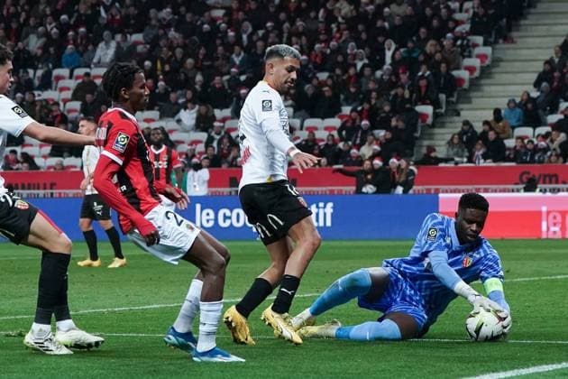 Hicham Boudaoui (OGC Nice) - Brice Samba (RC Lens) FOOTBALL : OGC Nice vs RC Lens - Ligue 1 Uber Eats - Nice - 20 12 2023 NorbertScanella Panoramic 