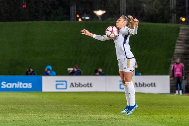 December 20, 2023, Madrid, Madrid, Spain: LigaF Women s Champions Soccer Match - Real Madrid 0 - Paris FC 1 (12 20 2023)..Control with the chest of player 7 OLGA CARMONA Madrid Spain - ZUMAc312 20231220_zsp_c312_009 Copyright: xOscarxManuelxSanchezx