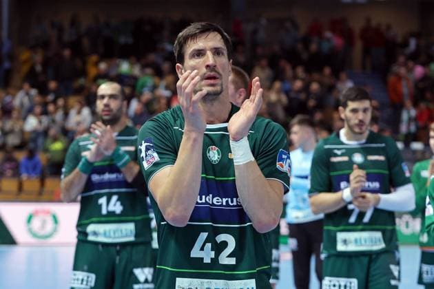 20.12.2023, xovx, Handball Liqui-Moly Handball Bundesliga, HSG Wetzlar - SC DHfK Leipzig Nemanja Zelenovic (HSG Wetzlar) bejubelt den 30:27 Sieg gegen den SC DHfK Leipzig. Wetzlar Buderus-Arena Hessen Deutschland (DE) *** 20 12 2023, xovx, Handball Liqui Moly Handball Bundesliga, HSG Wetzlar SC DHfK Leipzig Nemanja Zelenovic HSG Wetzlar celebrates the 30 27 victory against SC DHfK Leipzig Wetzlar Buderus Arena Hessen Germany EN