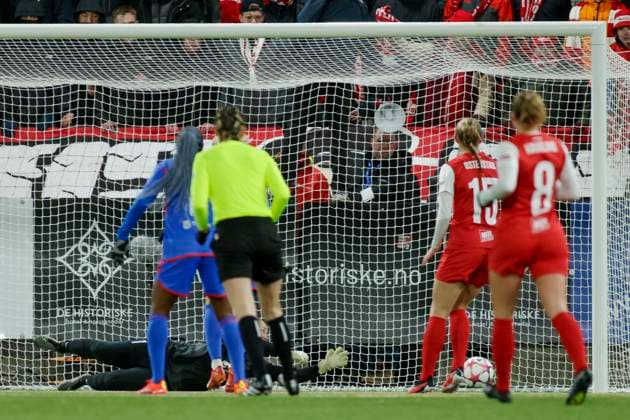 Fu?ball, Frauen, CL, SK Brann Bergen - Olympique Lyon Fotball Champions League kvinner, Brann - Lyon Bergen 20231221. Lyon tar ledelsen 1-0 i kampen i gruppespillet i Champions League mellom Brann og Lyon pa Asane Arena. Foto: Paul S. Amundsen NTB Bergen Norge EDITORIAL USE ONLY. RESTRICTED USE FOR BETTING COMPANIES Ref:_SPOfDLHoW7kdrc.jpg  Copyright: xPaulxS.xAmundsenx xNTBx