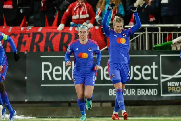 Fu?ball, Frauen, CL, SK Brann Bergen - Olympique Lyon Fotball Champions League kvinner, Brann - Lyon Bergen 20231221. Ada Hegerberg t.h. jubler etter hun ga Lyon ledelsen 2-0 pa straffe i kampen i gruppespillet i Champions League mellom Brann og Lyon pa Asane Arena. Foto: Paul S. Amundsen NTB Bergen Norge EDITORIAL USE ONLY. RESTRICTED USE FOR BETTING COMPANIES Ref:_SPOT0Rsa1HhiyA.jpg  Copyright: xPaulxS.xAmundsenx xNTBx