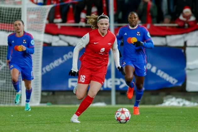 Fu?ball, Frauen, CL, SK Brann Bergen - Olympique Lyon Fotball Champions League kvinner, Brann - Lyon Bergen 20231221. Branns Signe Gaupset i aksjon i kampen i gruppespillet i Champions League mellom Brann og Lyon pa Asane Arena. Foto: Paul S. Amundsen NTB Bergen Norge EDITORIAL USE ONLY. RESTRICTED USE FOR BETTING COMPANIES Ref:_SPOnaBuoIYchFE.jpg  Copyright: xPaulxS.xAmundsenx xNTBx