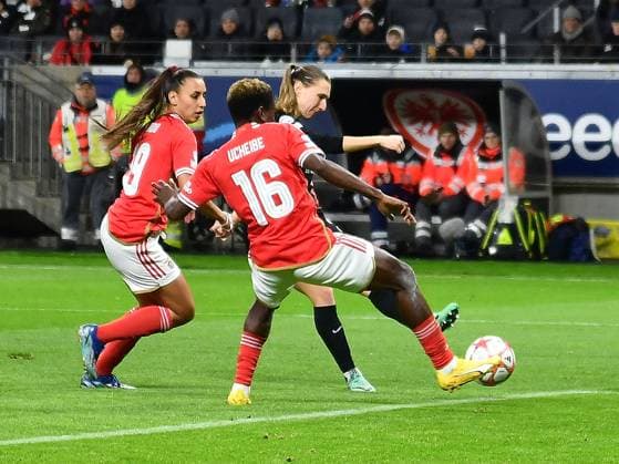 21.12.2023, xhbx, Fussball Champions League Frauen, Eintracht Frankfurt Frauen - SL Benfica Lissabon emspor, v.l. Catarina Amado (Benfica Lissabon), Christy Ucheibe (Benfica Lissabon), Lara Prasnikar (Eintracht Frankfurt Damen) (DFL DFB REGULATIONS PROHIBIT ANY USE OF PHOTOGRAPHS as IMAGE SEQUENCES and or QUASI-VIDEO) Frankfurt am Main