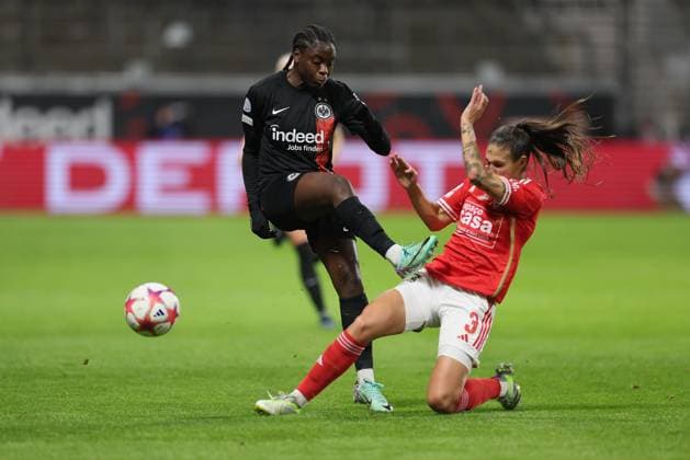 21.12.2023, Fussball Frauen UEFA Womens Champions League UWCL, Eintracht Frankfurt - SL Benfica Lissabon, emonline, emspor, v.l., Nicola Anyomi (Eintracht Frankfurt), Ana Seica (SL Benfica Lissabon) DFL DFB REGULATIONS PROHIBIT ANY USE OF PHOTOGRAPHS AS IMAGE SEQUENCES AND OR QUASI-VIDEO. xdcx Copyright: HMBxMedia