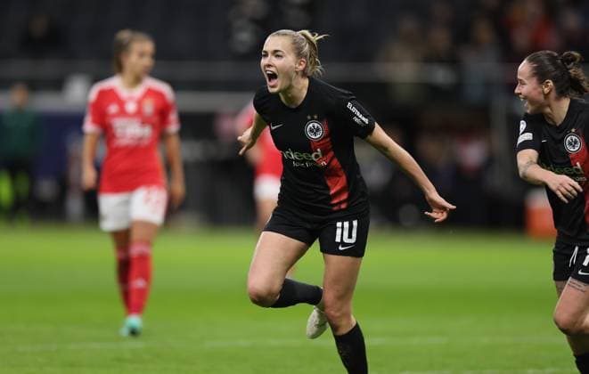 21.12.2023, Fussball Frauen UEFA Womens Champions League UWCL, Eintracht Frankfurt - SL Benfica Lissabon, emonline, emspor, v.l., Laura Freigang (Eintracht Frankfurt) jubelt übr das 1:0 von Geraldine Reuteler (Eintracht Frankfurt) DFL DFB REGULATIONS PROHIBIT ANY USE OF PHOTOGRAPHS AS IMAGE SEQUENCES AND OR QUASI-VIDEO. xdcx Copyright: HMBxMedia