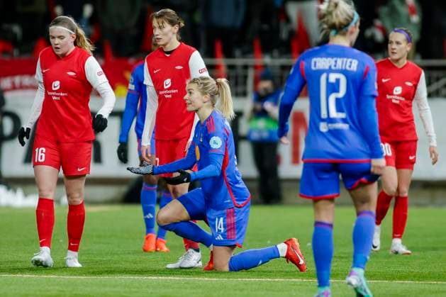 Fu?ball, Frauen, CL, SK Brann Bergen - Olympique Lyon Fotball Champions League kvinner, Brann - Lyon Bergen 20231221. Lyons Ada Hegerberg reagerer pa dommeravgjorelse i kampen i gruppespillet i Champions League mellom Brann og Lyon pa Asane Arena. Foto: Paul S. Amundsen NTB Bergen Norge EDITORIAL USE ONLY. RESTRICTED USE FOR BETTING COMPANIES Ref:_SPO675YLWWSdzY.jpg  Copyright: xPaulxS.xAmundsenx xNTBx