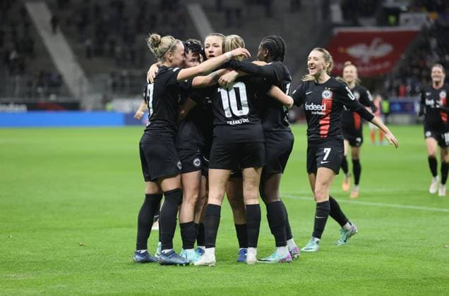 21.12.2023, Fussball Frauen UEFA Womens Champions League UWCL, Eintracht Frankfurt - SL Benfica Lissabon, emonline, emspor, v.l., Torjubel zum 1:0 durch Geraldine Reuteler (Eintracht Frankfurt), Goal celebration, celebrate the goal, Laura Freigang (Eintracht Frankfurt) DFL DFB REGULATIONS PROHIBIT ANY USE OF PHOTOGRAPHS AS IMAGE SEQUENCES AND OR QUASI-VIDEO. xdcx Copyright: HMBxMedia