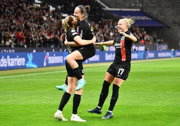 21.12.2023, xhbx, Fussball Champions League Frauen, Eintracht Frankfurt Frauen - SL Benfica Lissabon emspor, v.l. Torjubel, Goal celebration, celebrate the goal 1:0 Laura Freigang (Eintracht Frankfurt Damen), Geraldine Reuteler (Eintracht Frankfurt Damen), Pia-Sophie Wolter (Eintracht Frankfurt Damen) (DFL DFB REGULATIONS PROHIBIT ANY USE OF PHOTOGRAPHS as IMAGE SEQUENCES and or QUASI-VIDEO) Frankfurt am Main